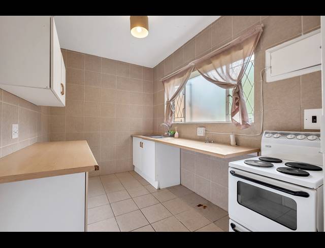 1.5 BEDROOM APARTMENT FOR SALE IN SANDOWN